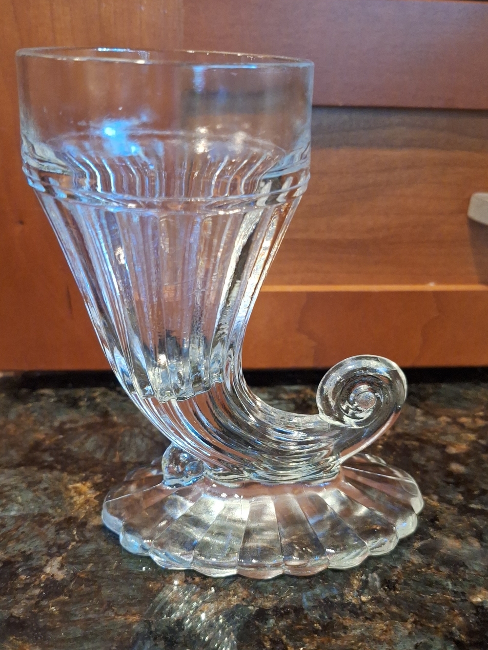 Vintage Jeanette Clear Glass Cornucopia-Style